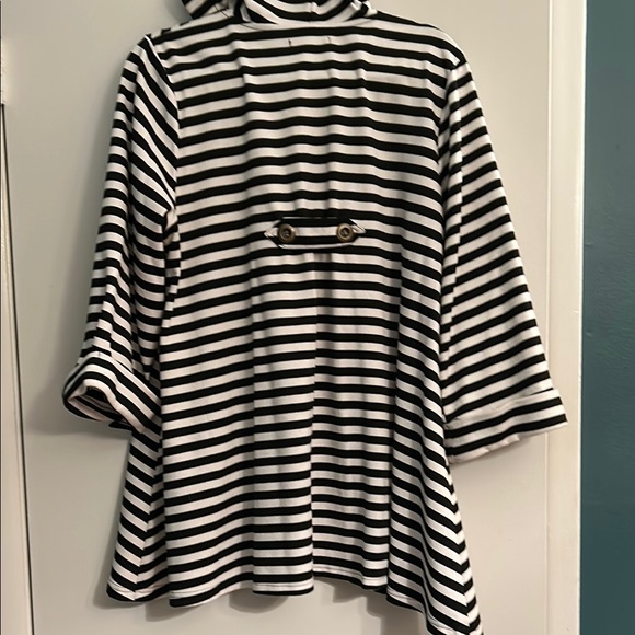 For Cynthia Black and White Striped Stylish Gym Hoodie - Picture 3 of 9